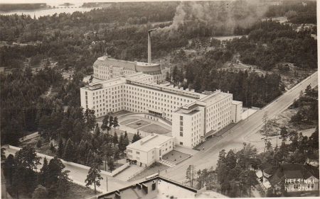 https://appi.vision/edit/1944/wp-content/uploads/2024/07/Kuva-14-53.-Sotasairaalan-III-jaostosairaala-osastoryhma-toimi-Helsingin-naistenklinikan-tiloissa-Meilahdessa-Miika-Kuusisto_e-450x281.jpg